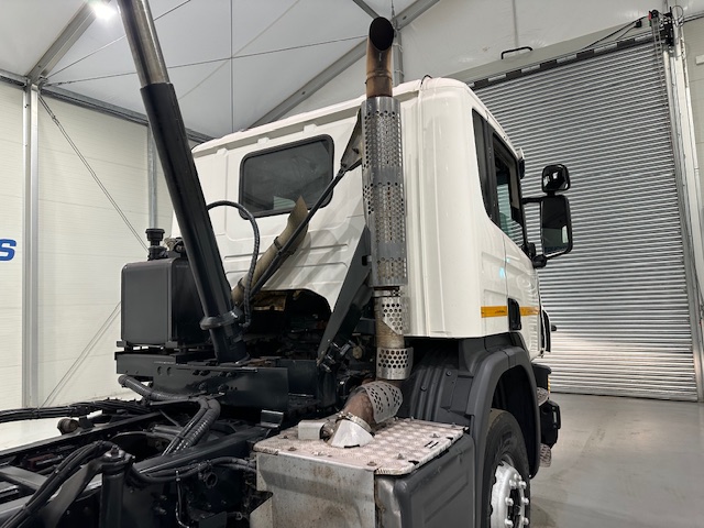Scania P370 8×4 Day Cab Tipper Manual