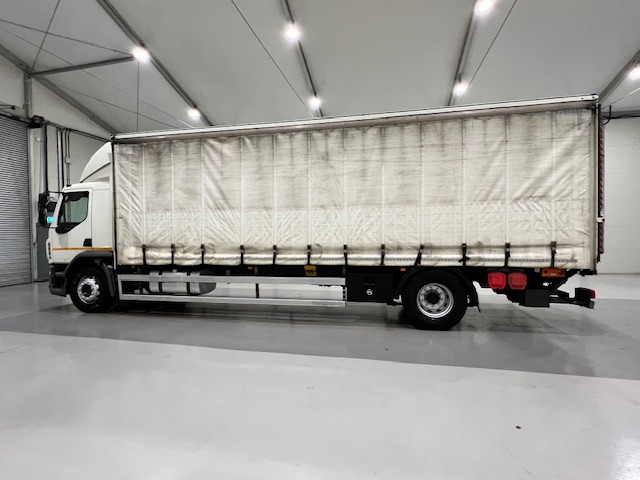 DAF LF 250 Sleeper Cab Curtainsider
