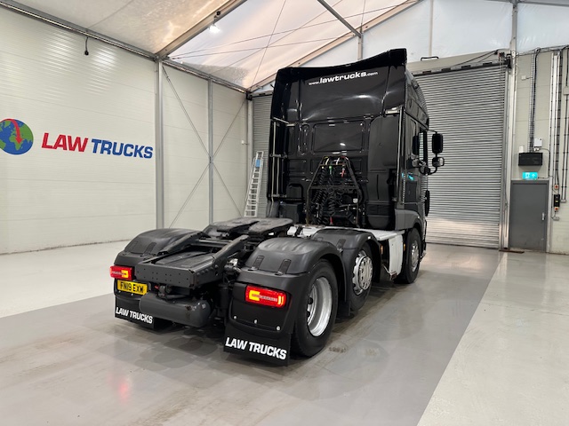 DAF XF 530 6×2 Midlift Tractor Unit