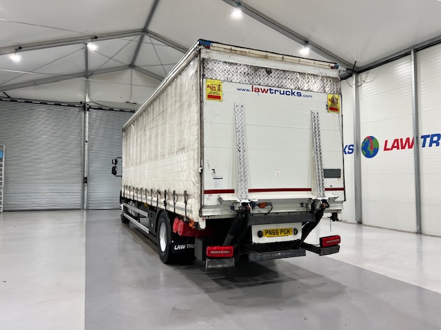 DAF LF 250 Sleeper Cab Curtainsider