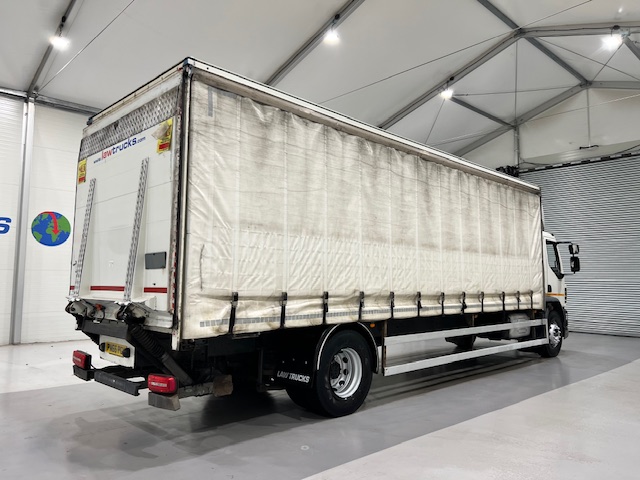 DAF LF 250 Sleeper Cab Curtainsider