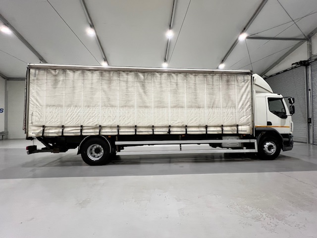 DAF LF 250 Sleeper Cab Curtainsider