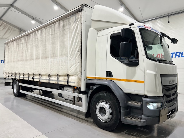 DAF LF 250 Sleeper Cab Curtainsider