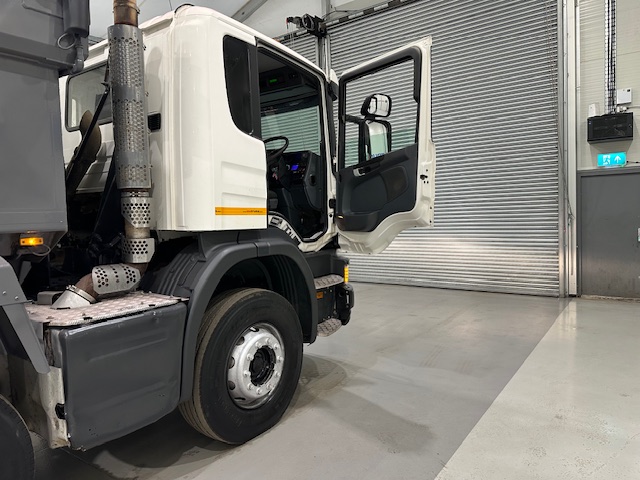 Scania P370 8×4 Day Cab Tipper Manual