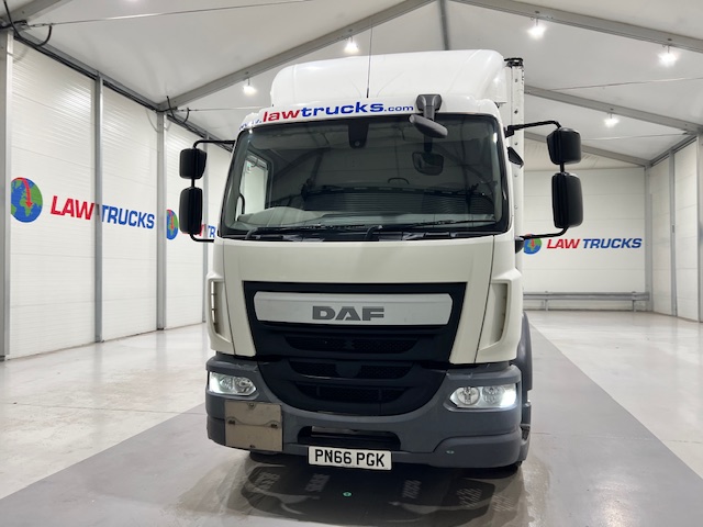 DAF LF 250 Sleeper Cab Curtainsider