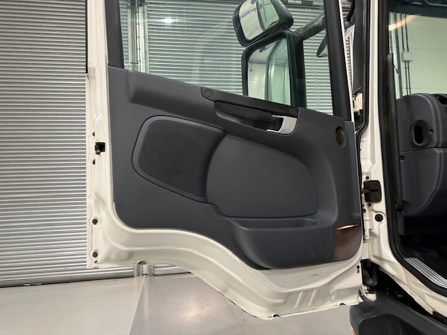 Scania P360 8×4 Rest Cab Steel Tipper Manual