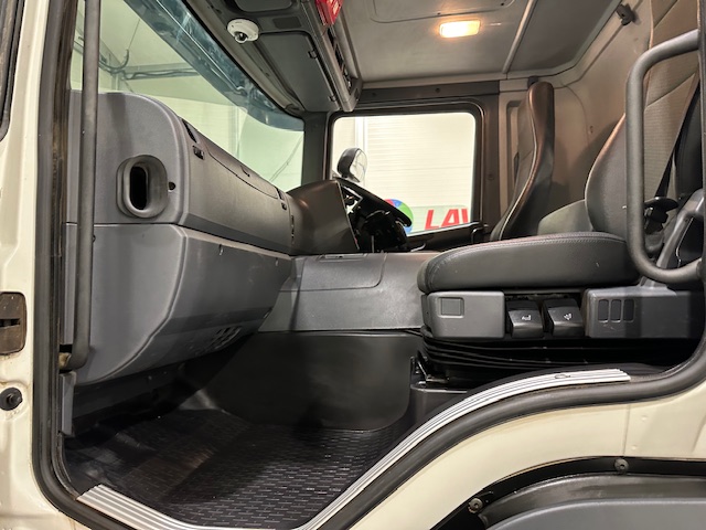 Scania P360 8×4 Rest Cab Steel Tipper Manual