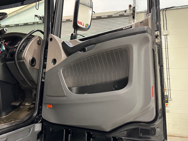 DAF XF 530 6×2 Midlift Tractor Unit