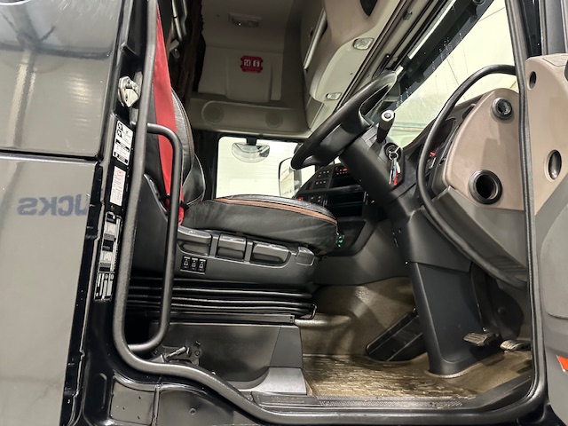 DAF XF 530 6×2 Midlift Tractor Unit