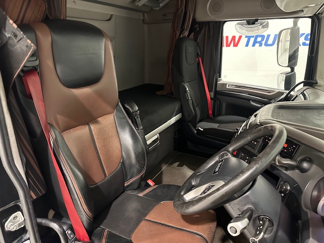 DAF XF 530 6×2 Midlift Tractor Unit