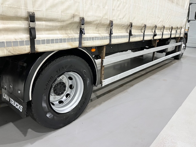 DAF LF 250 Sleeper Cab Curtainsider