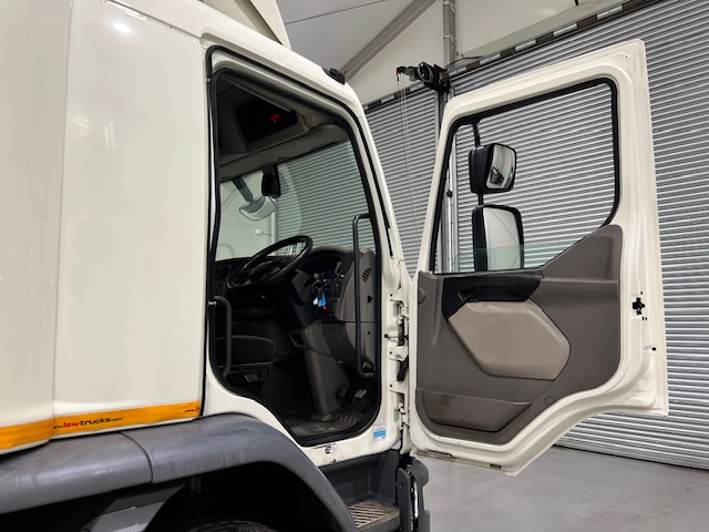 DAF LF 250 Sleeper Cab Curtainsider
