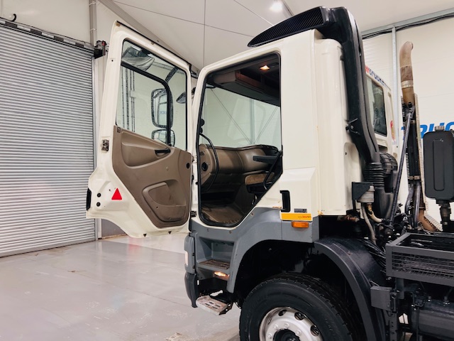 DAF CF85 410 8×4 Day Cab Hookloader Manual