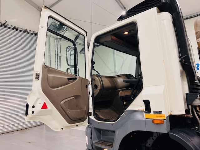 DAF CF85 410 8×4 Day Cab Hookloader Manual