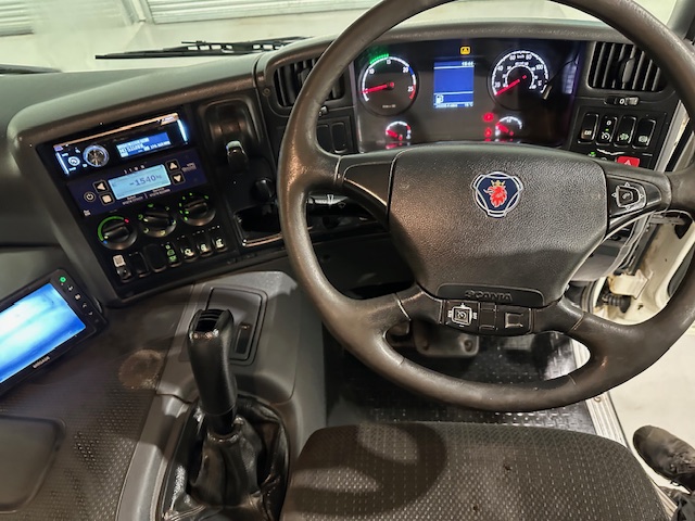 Scania P370 8×4 Day Cab Tipper Manual