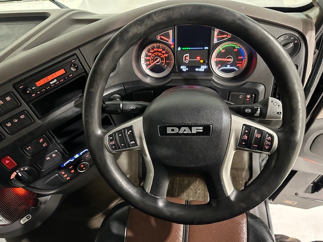DAF XF 530 6×2 Midlift Tractor Unit