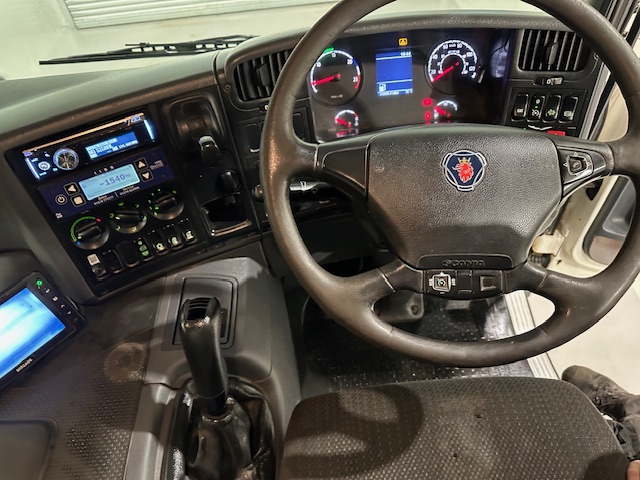 Scania P370 8×4 Day Cab Tipper Manual