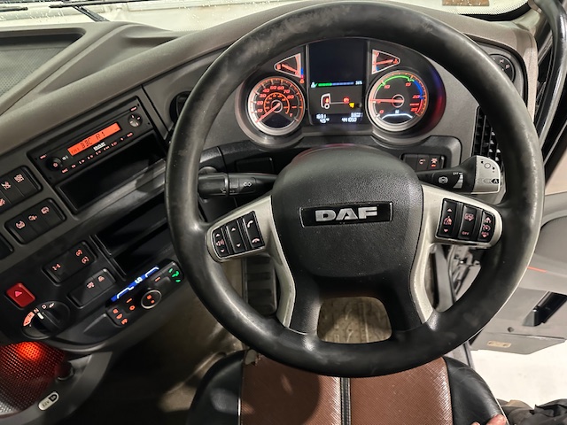 DAF XF 530 6×2 Midlift Tractor Unit