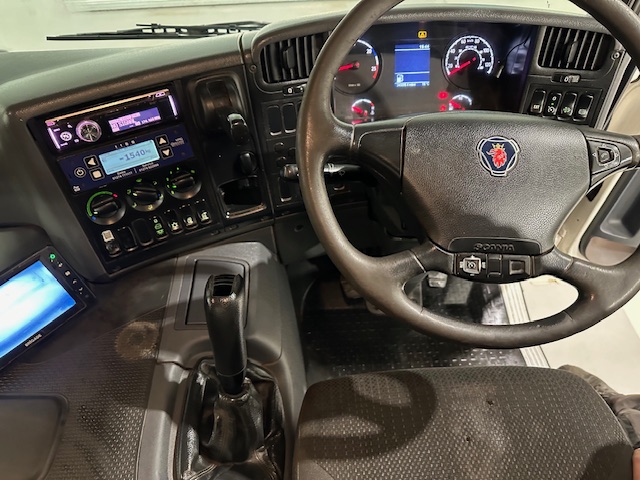 Scania P370 8×4 Day Cab Tipper Manual