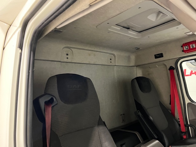 DAF LF 250 Sleeper Cab Curtainsider