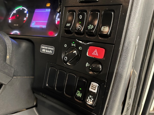 Scania P370 8×4 Day Cab Tipper Manual