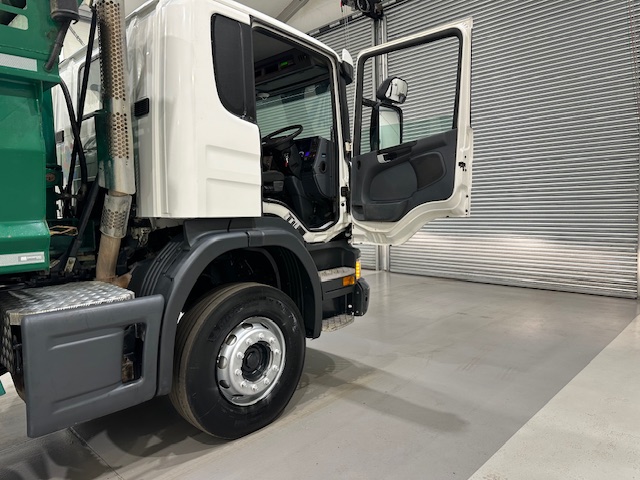Scania P360 8×4 Rest Cab Steel Tipper Manual