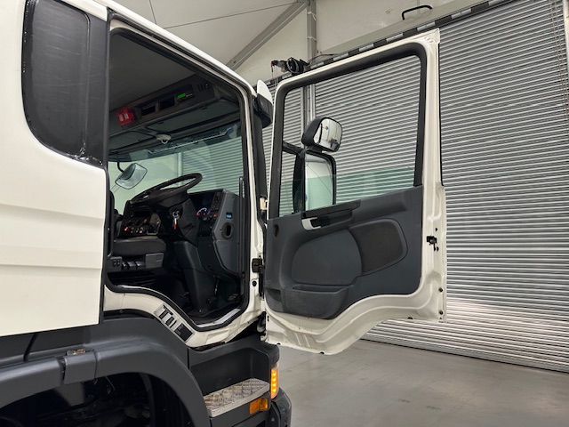 Scania P360 8×4 Rest Cab Steel Tipper Manual