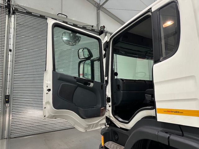 Scania P370 8×4 Day Cab Tipper Manual
