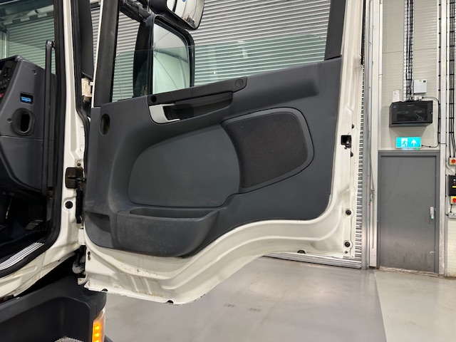 Scania P360 8×4 Rest Cab Steel Tipper Manual