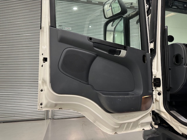 Scania P370 8×4 Day Cab Tipper Manual