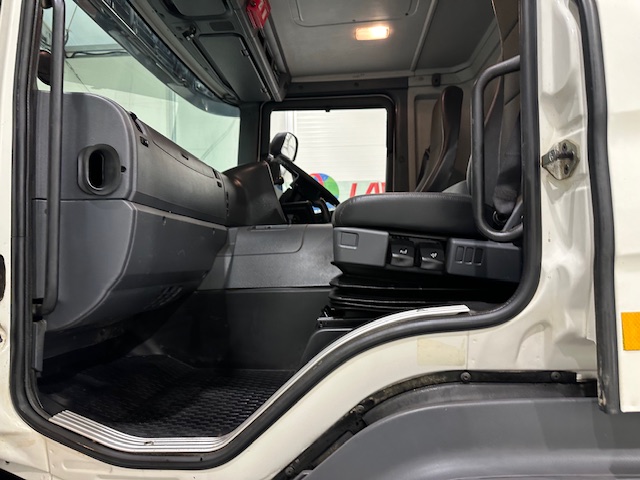 Scania P370 8×4 Day Cab Tipper Manual