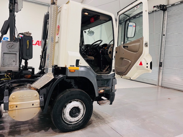 DAF CF85 410 8×4 Day Cab Hookloader Manual