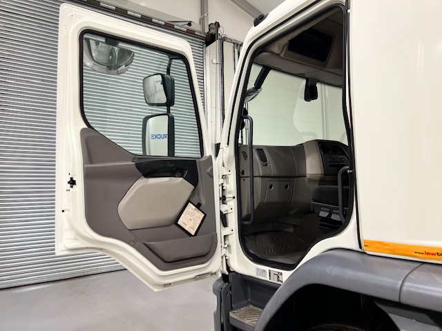DAF LF 250 Sleeper Cab Curtainsider