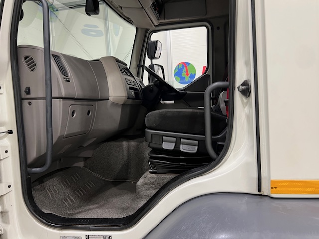 DAF LF 250 Sleeper Cab Curtainsider
