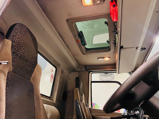 DAF CF85 410 8×4 Day Cab Hookloader Manual