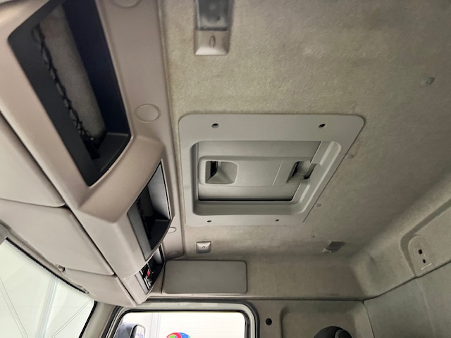 DAF LF 250 Sleeper Cab Curtainsider