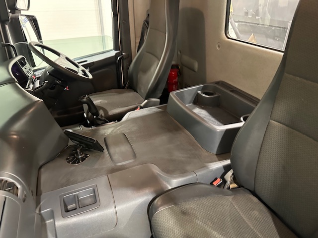 Scania P370 8×4 Day Cab Tipper Manual