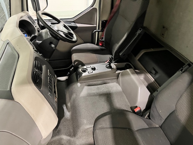 DAF LF 250 Sleeper Cab Curtainsider