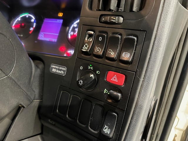 Scania P360 8×4 Rest Cab Steel Tipper Manual