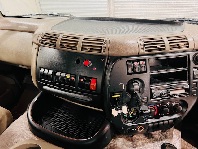 DAF CF85 410 8×4 Day Cab Hookloader Manual