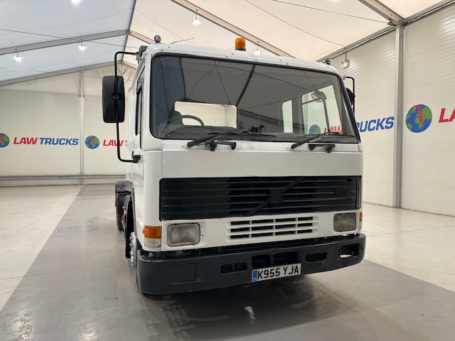 Volvo FL10 320 4×2 Sleeper Cab Tractor Unit