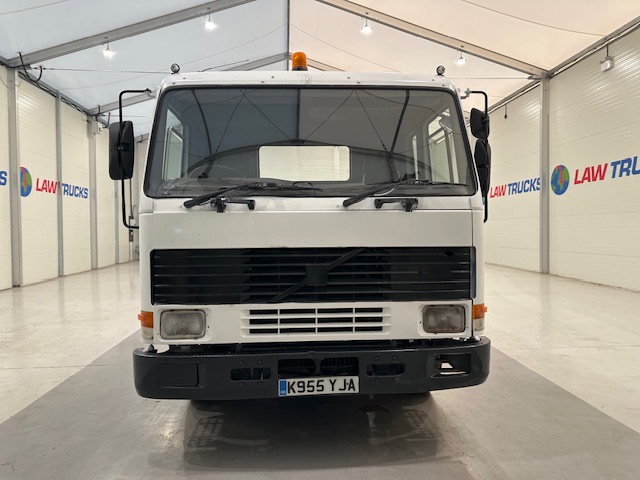 Volvo FL10 320 4×2 Sleeper Cab Tractor Unit