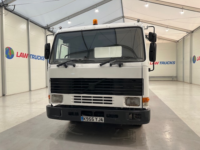 Volvo FL10 320 4×2 Sleeper Cab Tractor Unit