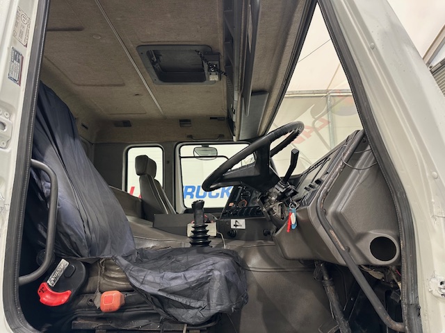 Volvo FL10 320 4×2 Sleeper Cab Tractor Unit