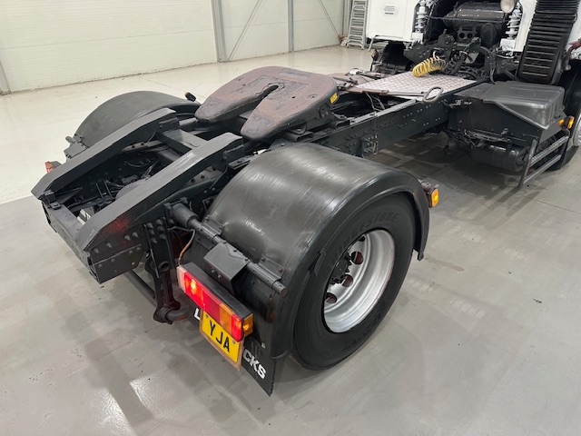 Volvo FL10 320 4×2 Sleeper Cab Tractor Unit