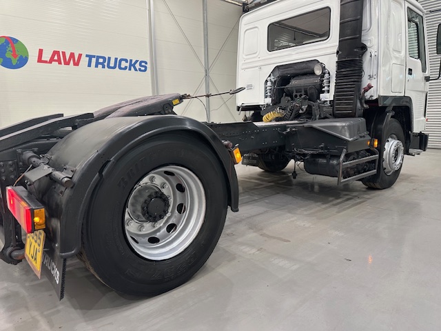 Volvo FL10 320 4×2 Sleeper Cab Tractor Unit