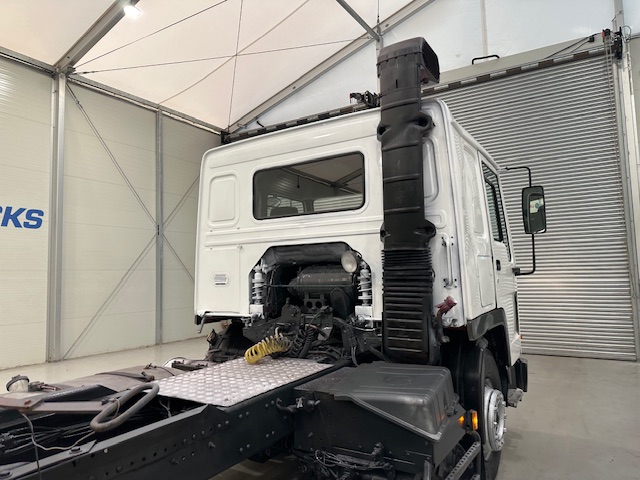 Volvo FL10 320 4×2 Sleeper Cab Tractor Unit
