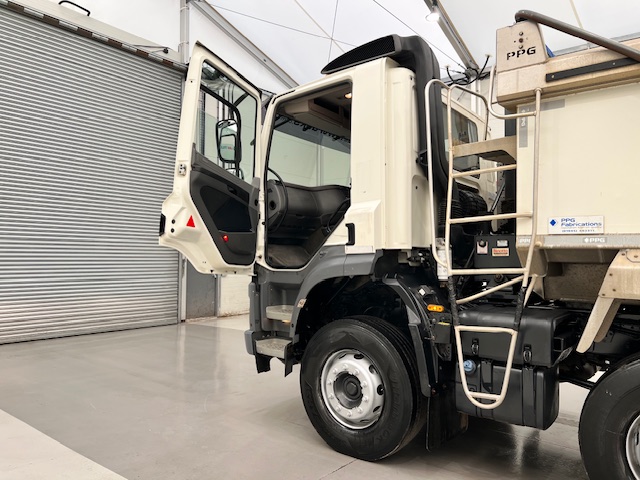 DAF CF 400 8×4 Day Cab Tipper