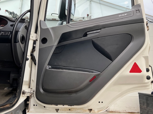 DAF CF 400 8×4 Day Cab Tipper