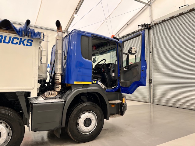 Scania P370 8×4 Rest Cab Tipper Manual